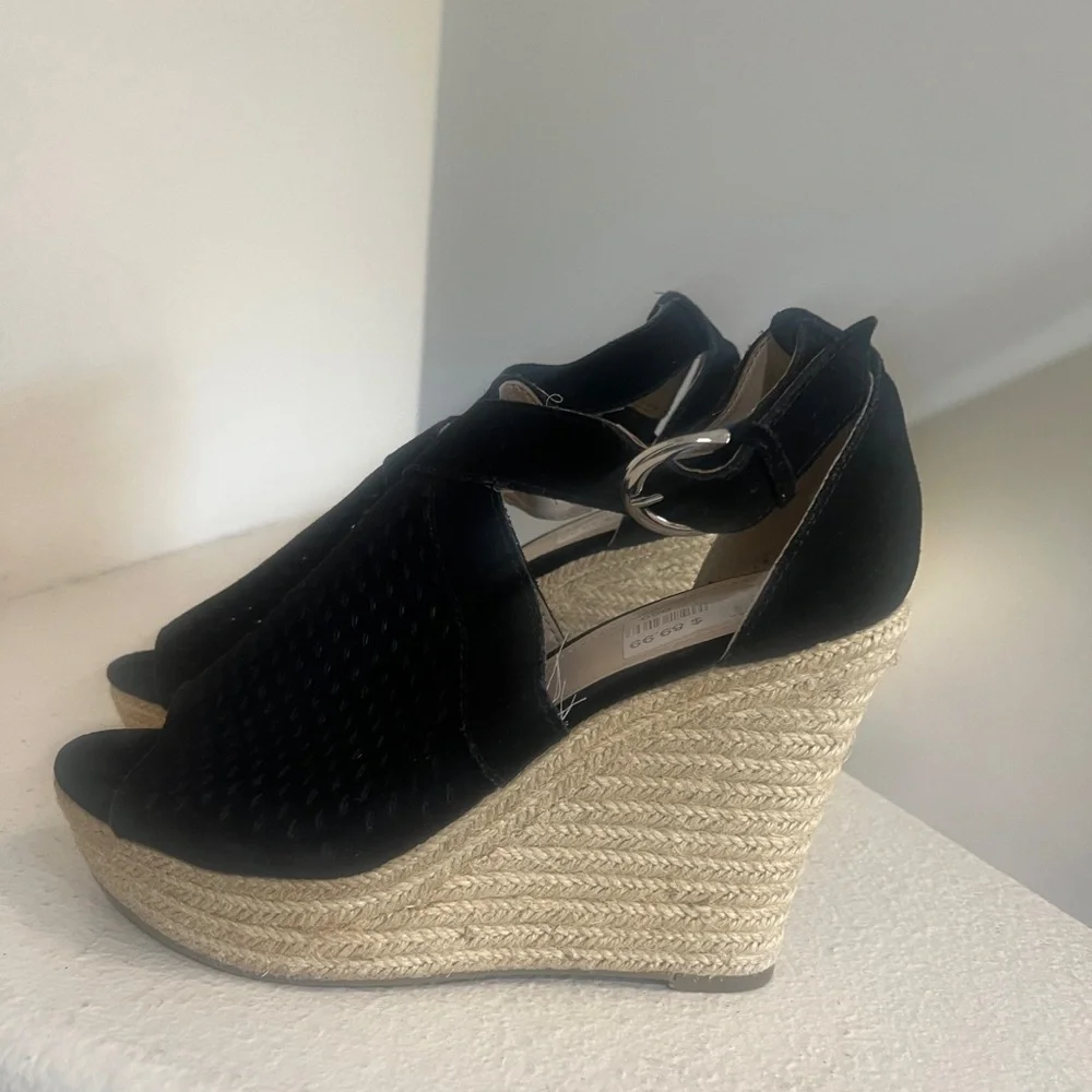 Marc Fisher Helyda  Espadrille Black Suede‎ Perforated  Wedge Sz 9